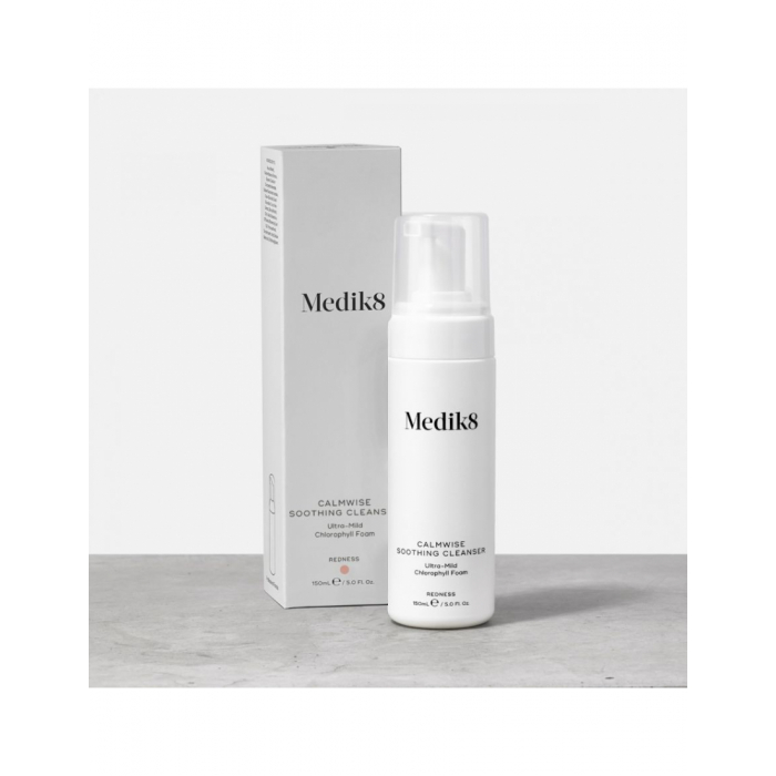 Пенка для очищения чувствительной кожи Medik8 Calmwise Soothing Cleanser 150mL